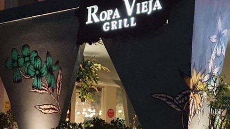 ropa a christmas tree